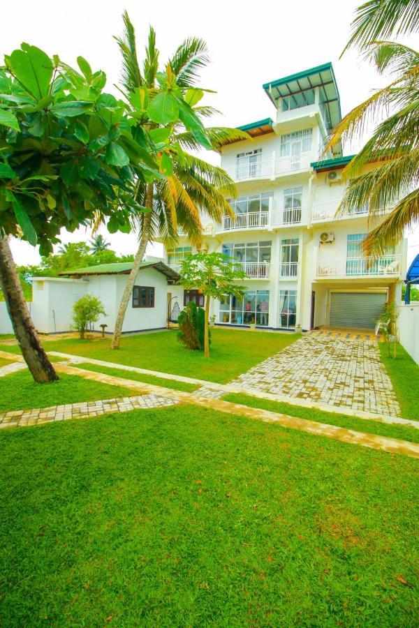 Onaro Beach View Матара Екстериор снимка